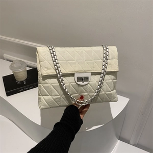 Quilted off-white chain bag with geometric stitching and silver clasp for casual style