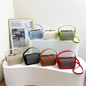 Petits sacs carrés à la mode en sept couleurs avec cuir canevas et boucles dorées