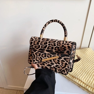Sac à bandoulière chic à motif léopard avec fermoir en métal doré pour femmes