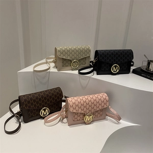 Sac À Bandoulière Femme En Cuir PU Vintage Imprimé Lettres Boucle M En Métal Rabat Petit Sac Carré Mode Tendance