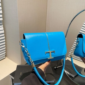 Sac à Épaule Carré en Cuir PU pour Femmes Avec Boucle en Métal Doré Sac Bandoulière Minimaliste à Rabat Chaîne Tendance