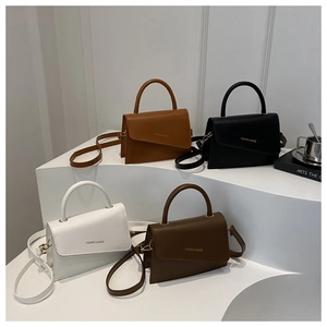 Sacs à bandoulière carrés en cuir PU avec un design unique de rabat asymétrique
