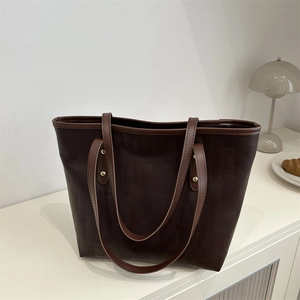 Brown woven texture tote bag with large capacity for women casual commuting fashion