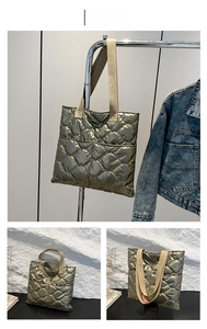 Détails du sac cabas matelassé doré avec coutures en losanges et large bandoulière