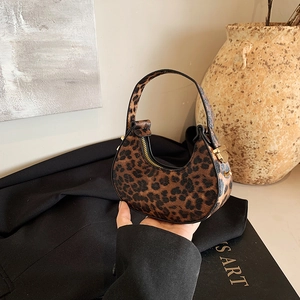 Mini crescent leopard print handbag with golden zipper for women in winter 2024 fashion