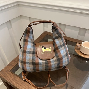 Borsa tote retrò a quadri con patta in pelle marrone e simpatico motivo a cagnolino