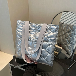Chic silver metallic quilted tote bag with large capacity for women's winter fashion