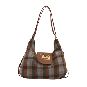 Borsa hobo retrò a quadri con patta in pelle marrone e tracolla regolabile