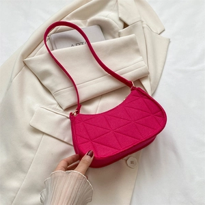 Fuchsia felt shoulder bag with geometric quilting and crescent shape in trendy style