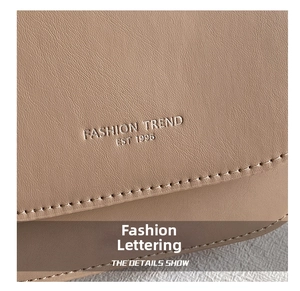 Gros plan sur la texture cuir litchi avec marquage en relief Fashion Trend 1996