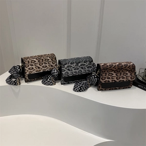 Borsa A Tracolla Piccola Quadrata Con Patta Leopardata In Pelle PU Tracolla Larga Geometrica Borsa A Spalla Retrò Da Donna