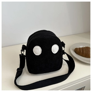 Détail du sac fantôme amusant en velours côtelé avec yeux et bandoulière réglable