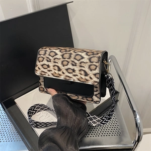 Borsa a tracolla leopardata retrò con pannello nero e ampia tracolla geometrica