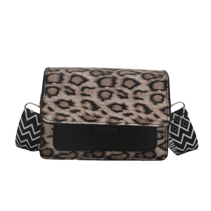 Borsa a tracolla invernale con patta leopardata e ampia tracolla geometrica alla moda