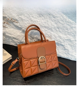 Sac à main marron en cuir PU avec motifs triangulaires et boucle en fer à cheval dorée