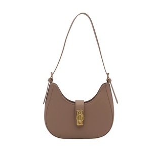 Sac hobo élégant en cuir marron avec fermoir anneau doré et bandoulière réglable