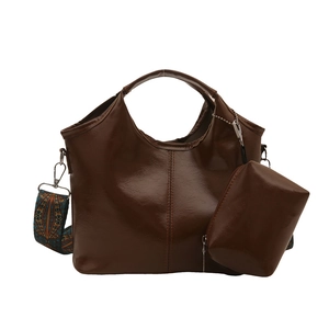 Borsa tote marrone in ecopelle con tracolla etnica e mini pochette coordinata