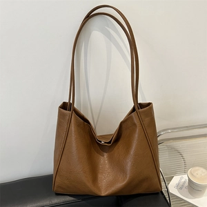 Sac fourre-tout rétro marron en similicuir souple avec doubles sangles pour le quotidien