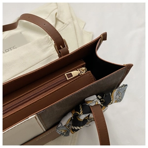 Detailed top view of the brown contrast tote bag showing zipper closure and interior pocket
