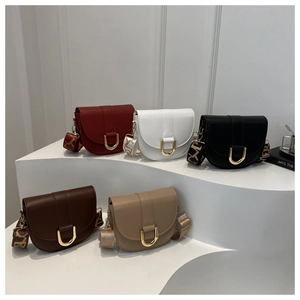 Retro semi-circle saddle bags in five colors with wide jacquard straps and gold buckles