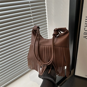 Brown litchi leather fringe shoulder bag with trendy drawstring knotted handle design