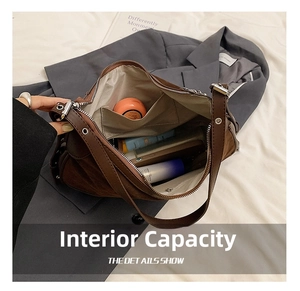 Innenansicht der braunen Bucket-Bag aus Leder mit Fächern und praktischem Stauraum