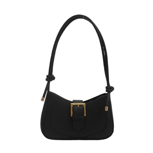 Sac sous le bras chic en cuir noir avec boucle dorée et bandoulière à nœuds élégante