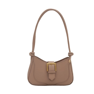 Sac sous le bras chic en forme de croissant marron avec boucle dorée et bandoulière nouée