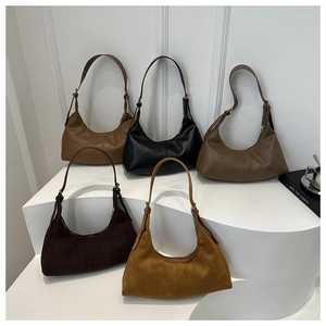 Collection de sacs sous le bras en cuir et daim minimalistes aux tons terre neutres