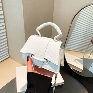 Mini sac bandoulière blanc à motif litchi avec chaîne argentée et poignée supérieure