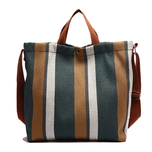 Sac cabas en toile à rayures vertes, jaunes et beige avec bandoulières marron