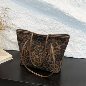 Vintage leopard print tote bag with brown leather straps and large capacity for daily commute