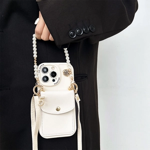 Crémefarbene Crossbody-Geldbörsenhülle für iPhone 16 Pro Max mit Perlenkette und Blume