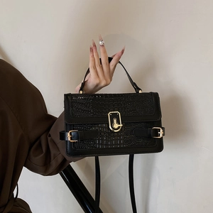 Elegant black crocodile pattern PU leather crossbody bag with vintage gold metal buckle