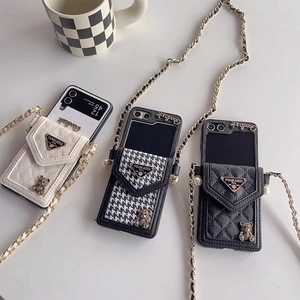 Detail of crossbody phone case with bear coin purse and metal chain for Samsung Z Flip