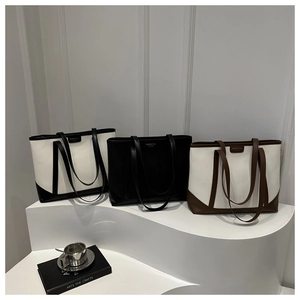 Three minimalist large capacity tote bags in contrast colors and pebble leather finish