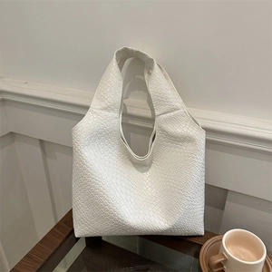 Retro white hobo tote bag with woven embossed texture for stylish autumn daily commute