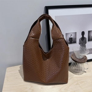 Retro deep brown crocodile embossed tote bag in minimalist design for autumn fashion