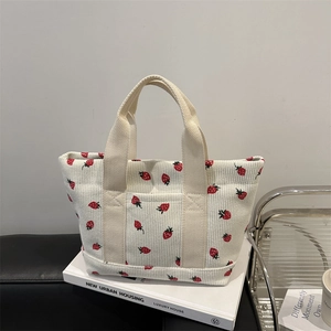 Sac fourre-tout blanc en velours côtelé avec imprimé fraise rouge et poignées en toile
