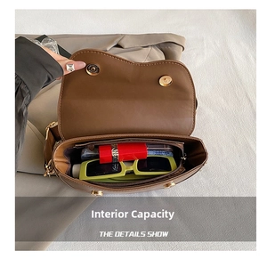 Internal capacity of vintage brown saddle bag showing zip pocket and spacious storage