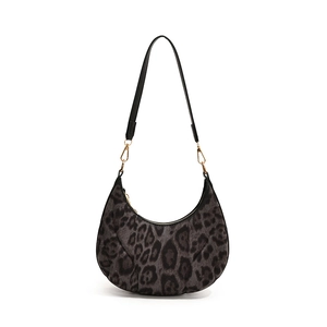 Sac hobo croissant rétro à motif léopard gris avec bandoulière noire et anneaux dorés