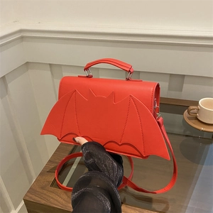 Sac à bandoulière rouge unique en forme de chauve-souris avec ailes pour femmes