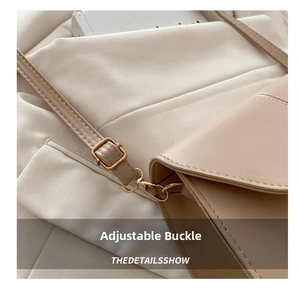 Detail view of the adjustable golden buckle and beige faux leather strap of the shoulder bag