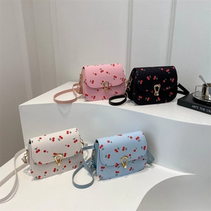 Sac Bandoulière Femme Motif Cerise Cuir PU Sac À Épaule Sac Selle Mignon Avec Serrure En Métal Doré