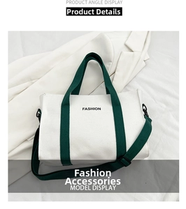Détail du sac fourre-tout en toile blanche avec anses vertes et texte FASHION