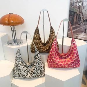Grandi borse tote hobo in tela con stampa leopardata in tre vivaci combinazioni di colori