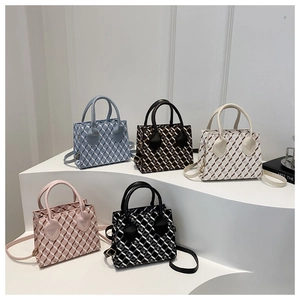 Sacs à bandoulière en cinq couleurs avec imprimé ours rétro et motif de losanges