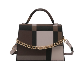 Sac bandoulière à carreaux de style anglais avec chaîne dorée et cuir tricolore
