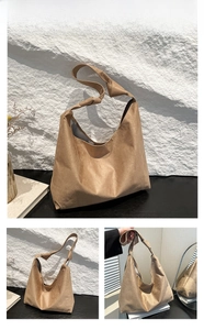 Vue sous trois angles du sac cabas en daim kaki avec détails de bandoulière nouée uniques