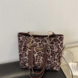 Sac cabas tendance à imprimé léopard avec chaîne dorée et anses en cuir marron